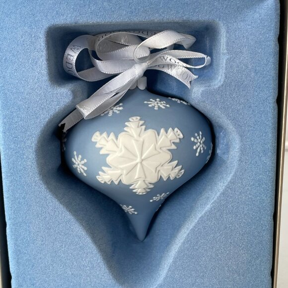 Wedgewood Jasperware Blue Snowflake Ball Ornament in Original Box Retired 2007 - Picture 5 of 10